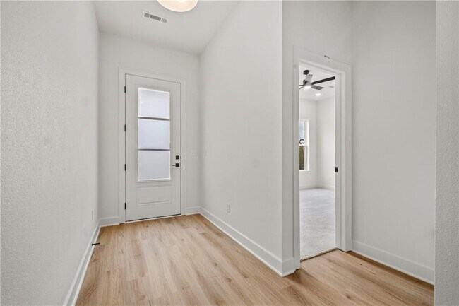 Foto del edificio - 490 Apollo Dr