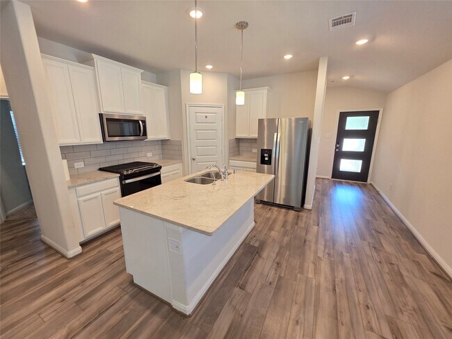 Foto del edificio - 221 Harper Ridge Dr