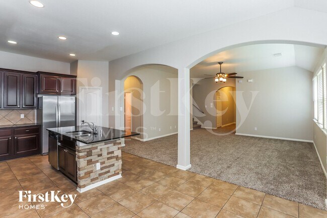 Foto del edificio - 6823 Hunters Way Ln