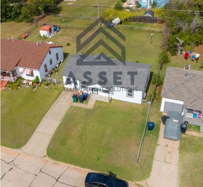 Building Photo - 3-Bedroom Available!