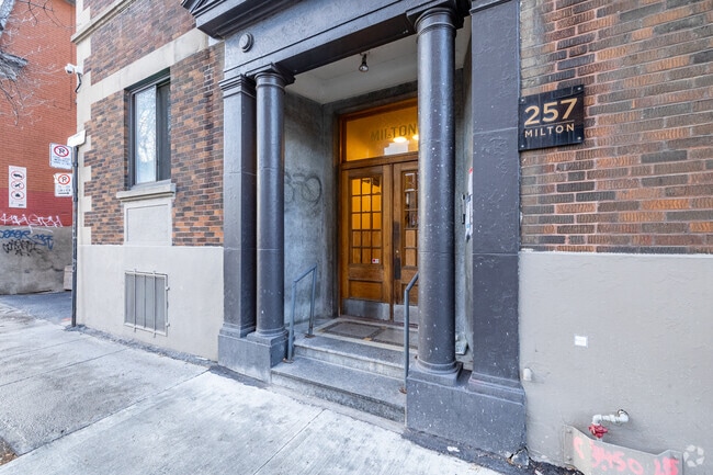 Photo du bâtiment - 251-257 Milton