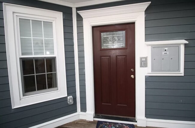 Front Entrance - 7 Rowell St
