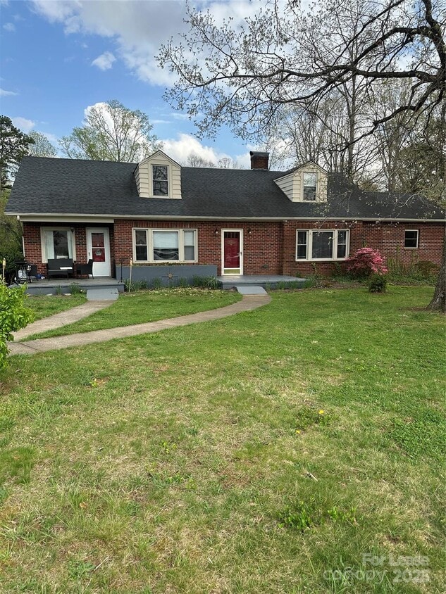 Primary Photo - 2724 Northwest Blvd