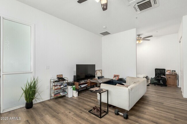 Foto del edificio - 509 W McDowell Rd