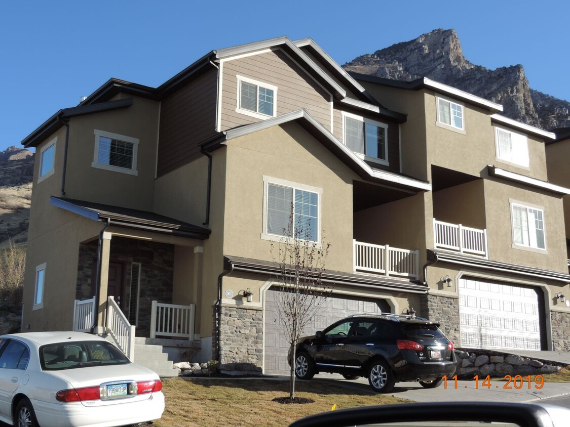 Foto principal - 3 Bed Townhome - Provo's Southeast Bench