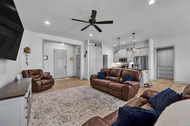 Building Photo - 12422 NE Stone Ridge Ln