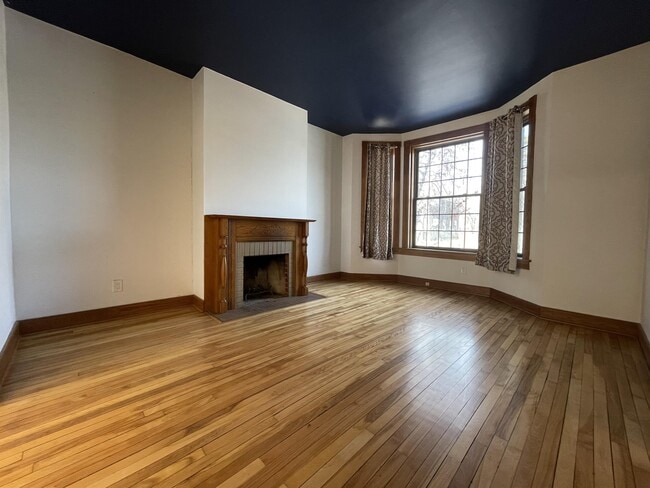 Building Photo - 13 W 33rd St