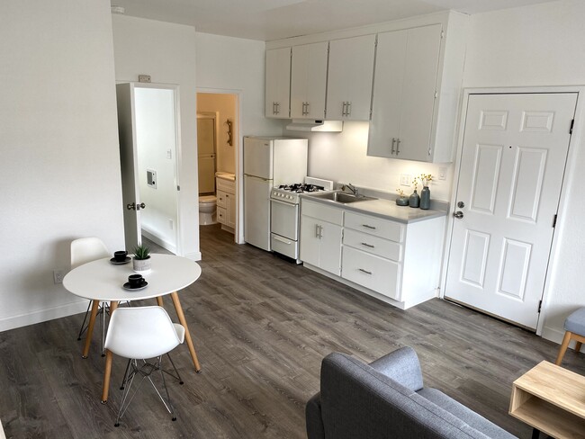 Photo - 445 40th St Apartment