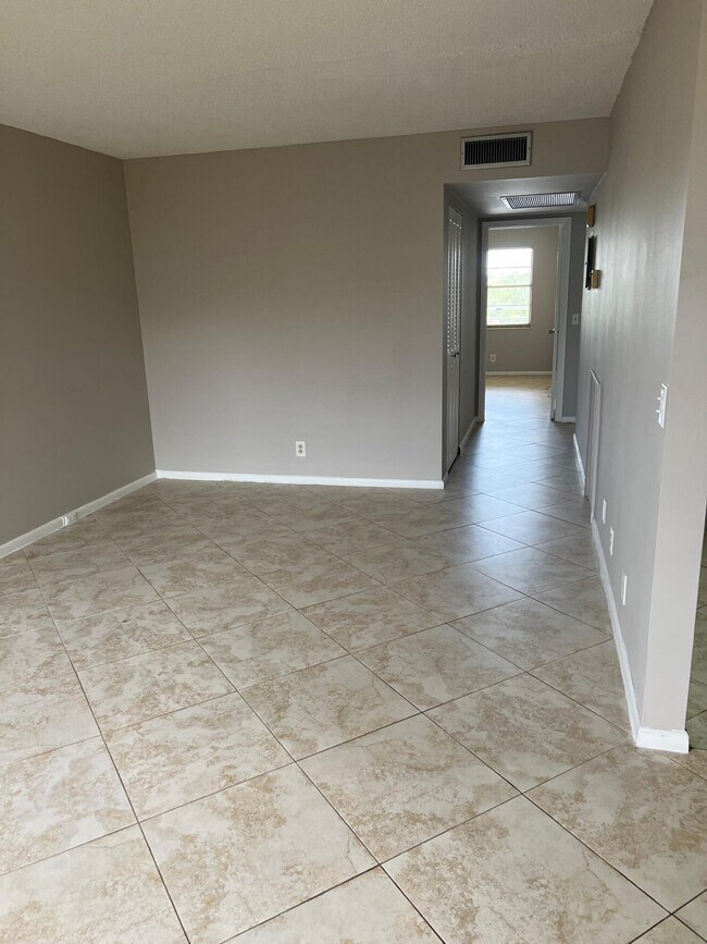 2014 Hythe A, Boca Raton, FL 33434 Condo for Rent in Boca Raton, FL