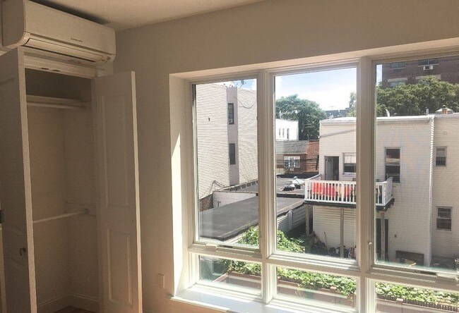 Foto del edificio - 2611 213th St