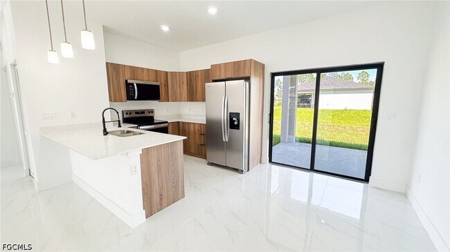 Foto del edificio - 721 Bering Ave S