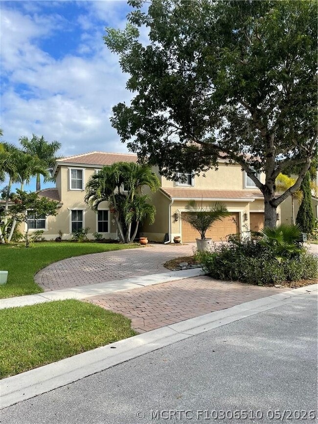 Building Photo - 9185 Sedgewood Dr