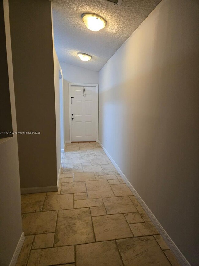 Foto del edificio - 16489 NW 23rd St