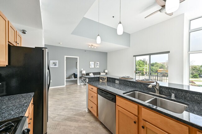 Building Photo - 2121 S Kinnickinnic Ave