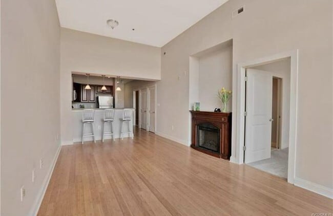 Photo - 1333 W Broad St Apartment