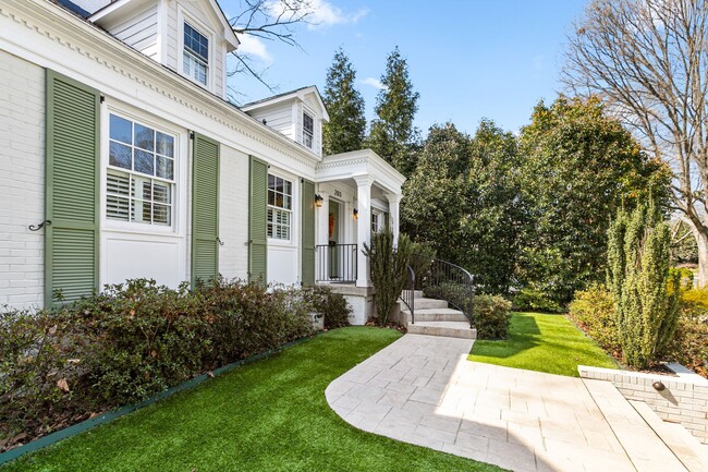 Building Photo - Stunning Irving Park 4 bedroom, 4 bathroom...