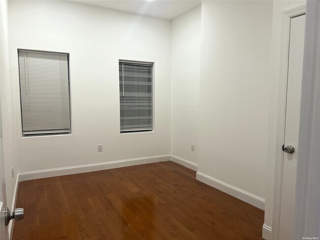 Building Photo - 583 Evergreen Ave