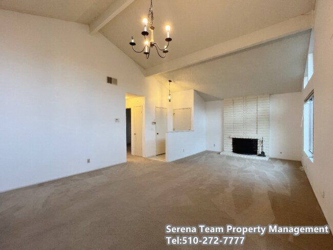 Foto del edificio - 22878 Cricket Hill Rd