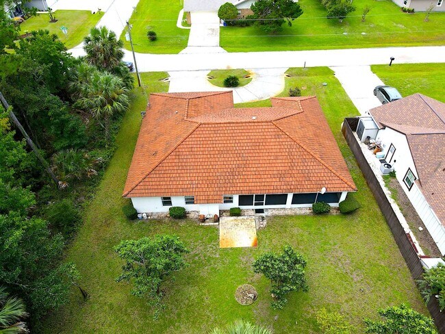 Building Photo - 106 Point of Woods Dr
