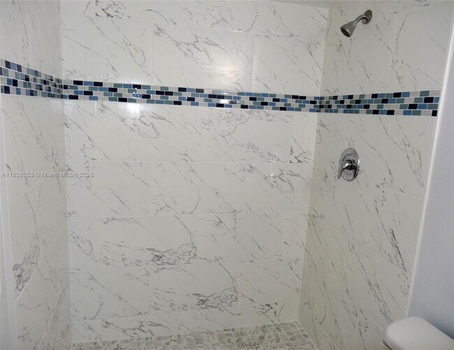 Foto del edificio - 5855 Washington St