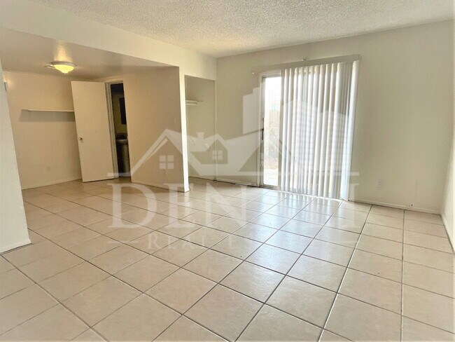Foto del edificio - 4441 E Wood St