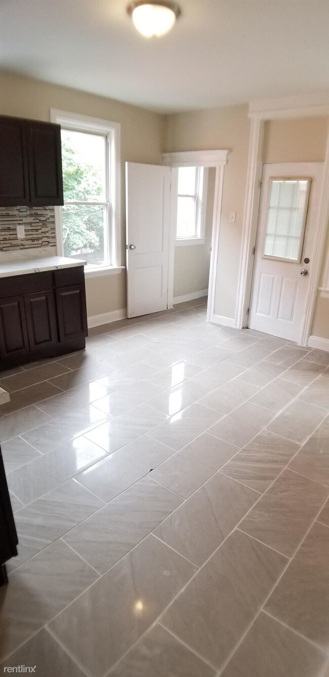 Building Photo - 4 br, 1 bath  - 464 Avon Ave Apt 1
