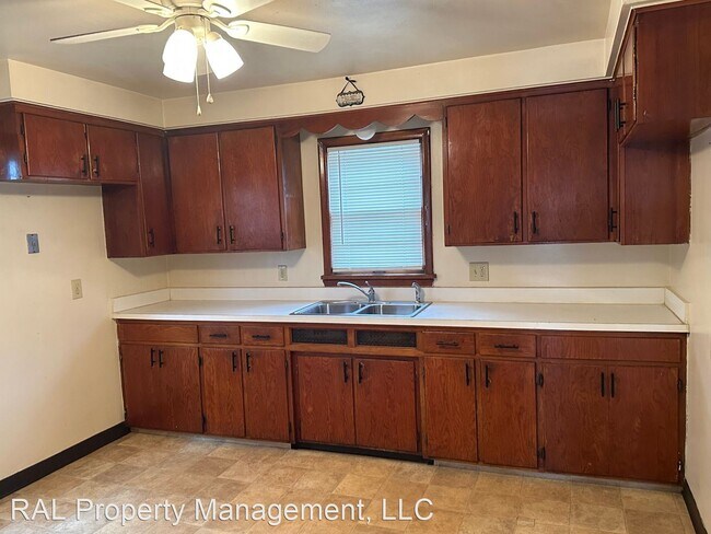 Foto del edificio - 3 br, 1 bath House - 11017 Prince Ave