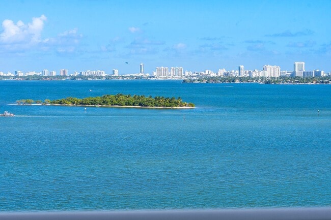 Foto del edificio - 725 NE 22nd St