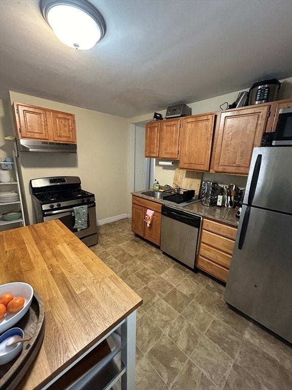 Building Photo - 861 E 1st St