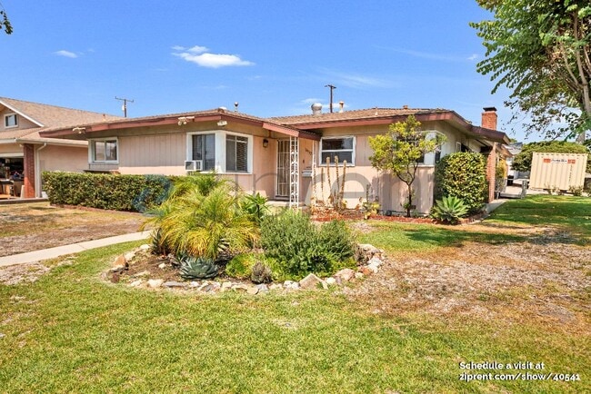 Building Photo - 10932 La Cima Dr