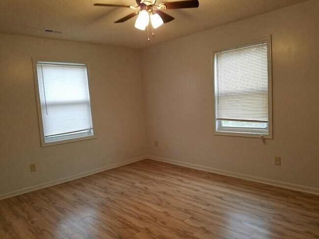 Foto del edificio - 207 Springvale St