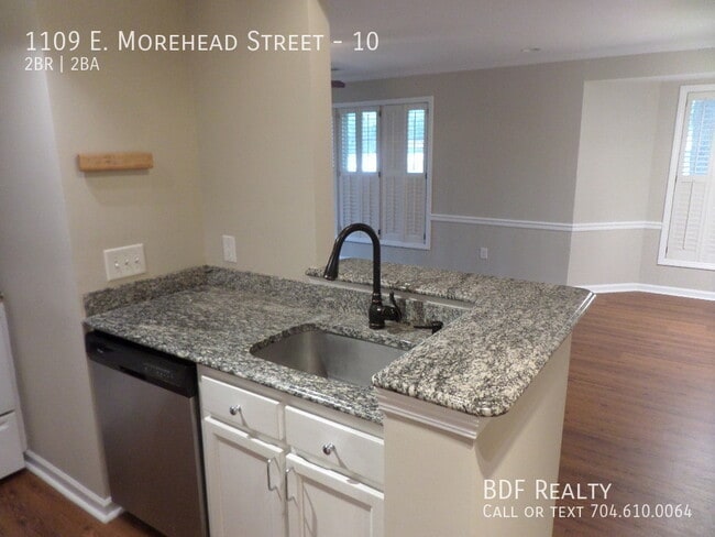 Building Photo - 1109 E Morehead St