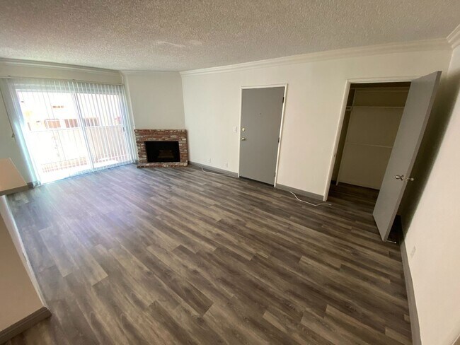 Foto del edificio - 1444 Centinela Ave