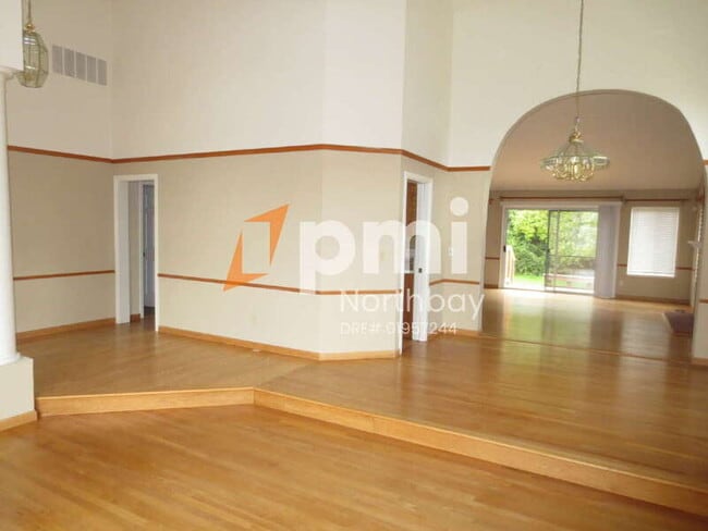 Building Photo - 1918 Orchard View Dr