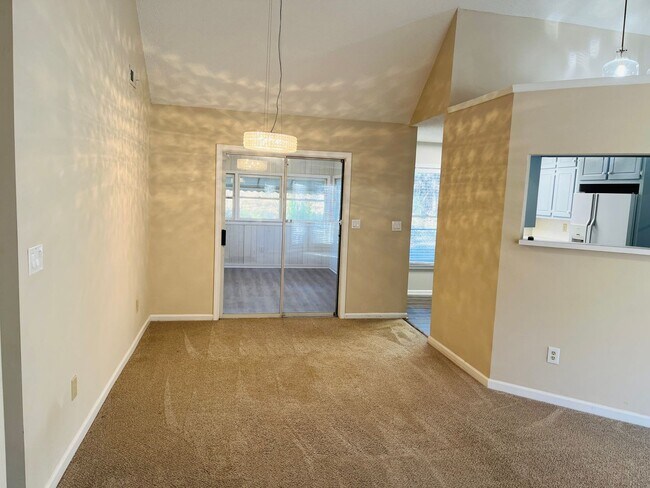 Foto del edificio - WOW! Newly renovated 3 bedroom home! Great...