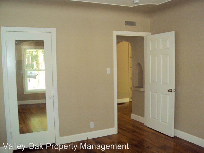 Building Photo - 3 br, 1 bath House - 458 College Avenue