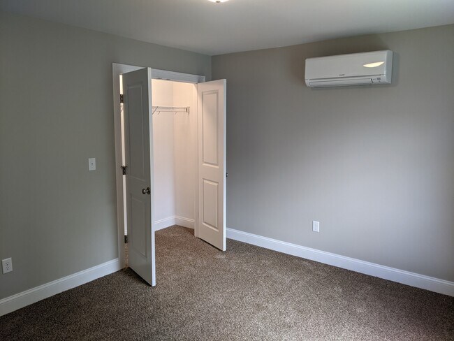 Back Bedroom - 53 Forest St