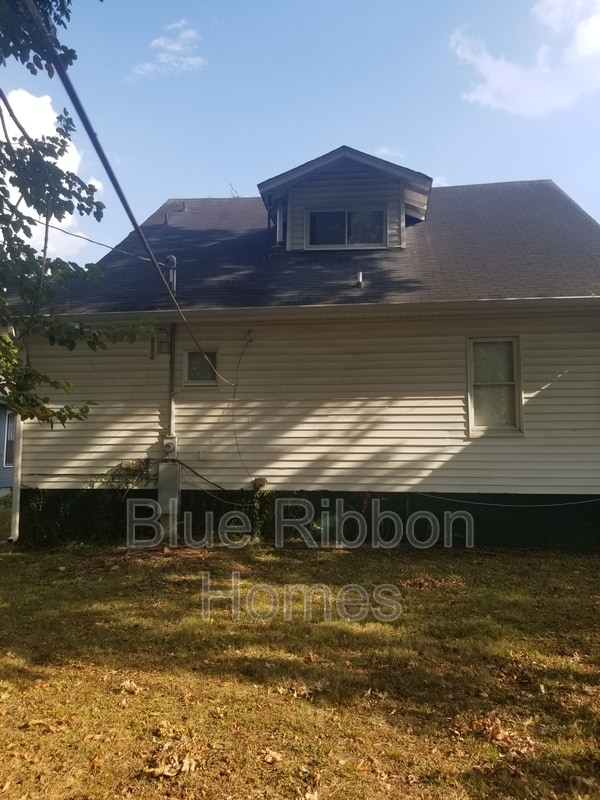 Building Photo - 2543 E 5th Ave