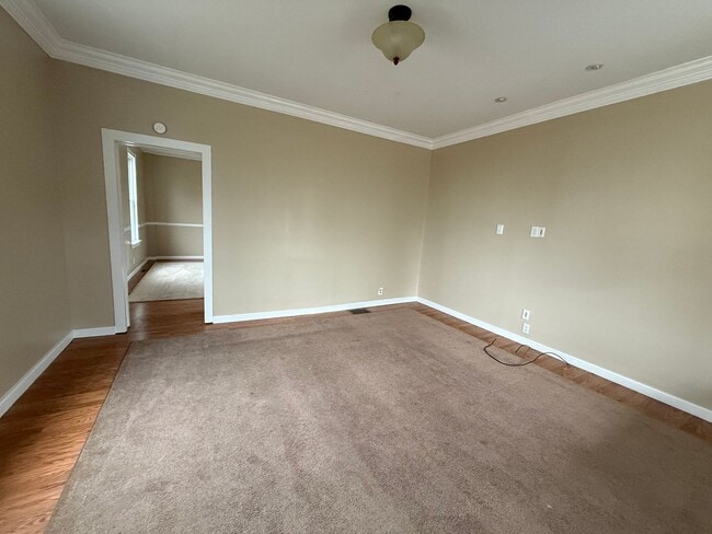 Building Photo - 3 bedroom Home