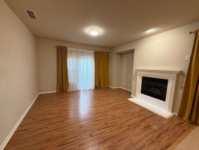 Building Photo - 3819 Kaweah St