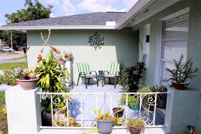 Foto del edificio - 6808 Fountain Ave