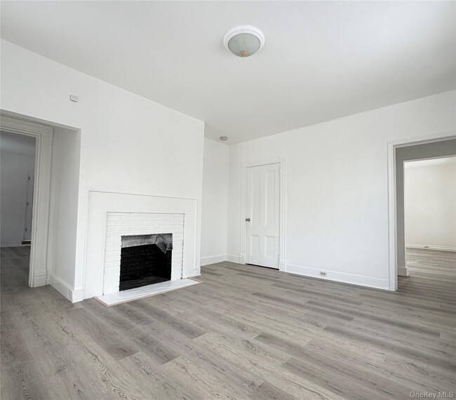 Building Photo - 12 Victoria Ln