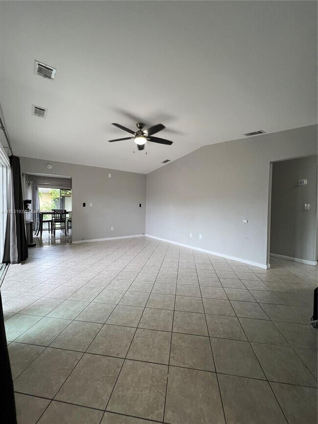 Building Photo - 9541 W Daffodil Ln
