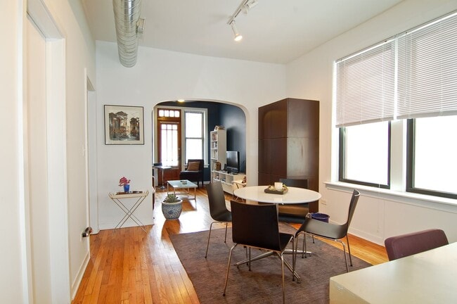 Photo - UK Village 2 Bed Duplex. Outdoor Space. Laundry. Separate Dining Room. Free Internet Apartment