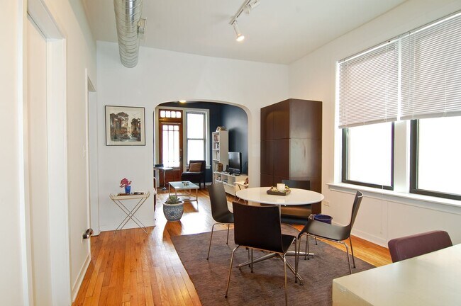 Foto del edificio - UK Village 2 Bed Duplex. Outdoor Space. Laundry. Separate Dining Room. Free Internet
