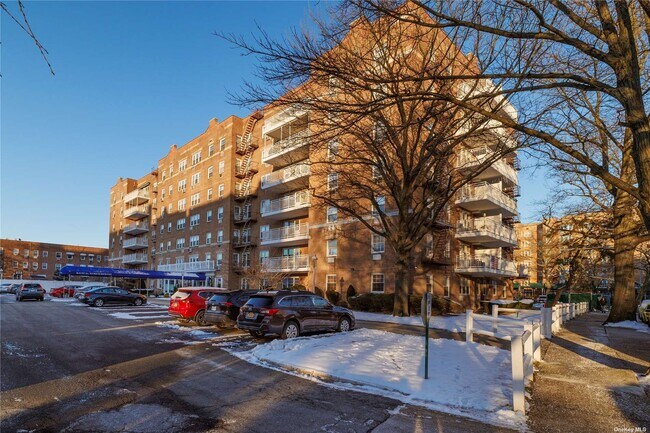 Building Photo - 86-11 151st Ave