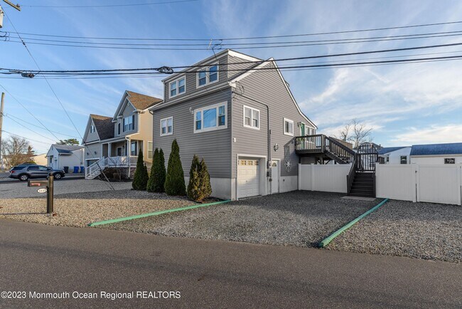 Building Photo - 3125 Oceanic Dr