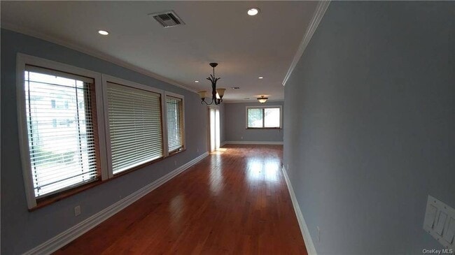 Building Photo - 113 Maple Pl