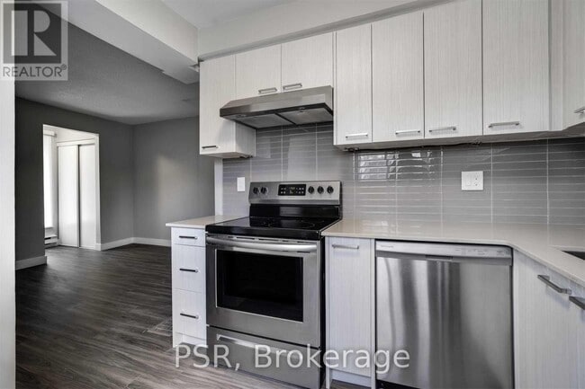 Building Photo - 2 Blackthorn Ave