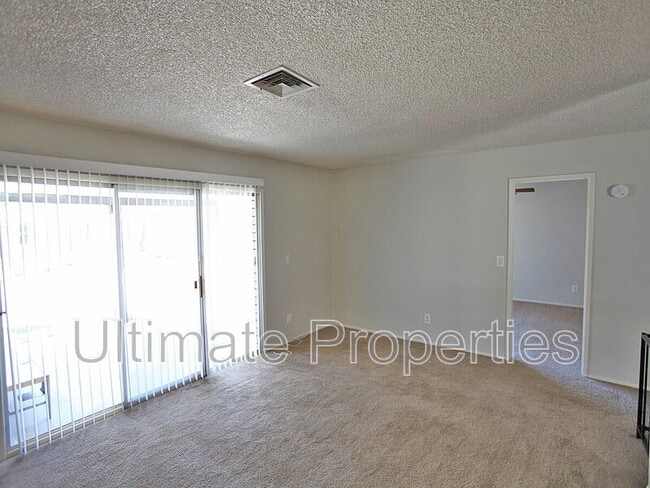 Building Photo - 8445 N 47th Dr